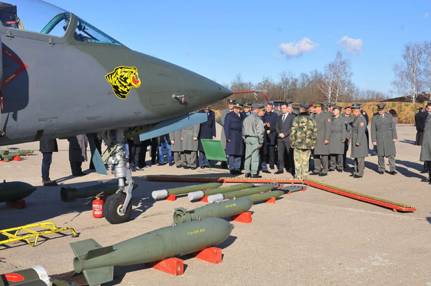 ОРДЕН ЧУВАРИМА НЕБА: Ваздухопловци из Лађеваца прославили дан своје бригаде (ФОТО)